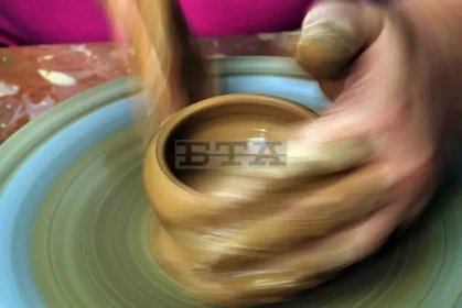 Дори и в ситуация на COVID-19 има нещо хубаво, защото аз създавам, не руша, казва грънчарката Евгения Георгиева
