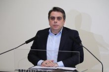 Държавният бюджет може да бъде приет до края на февруари, смята финансовият министър