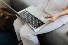 Онлайн продажбите продължават да се увеличават сред предприятията в ЕС