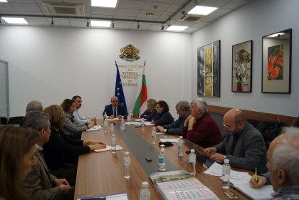 Обсъжда се създаването на програма, по която да се финансира ползването на услугите на екскурзоводите от училищата Обсъжда се създаването на програма, по която да се финансира ползването на услугите на екскурзоводите от училищата