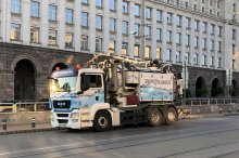 Правилното и навременно почистване на канализацията позволява на отводнителната система на улиците в града да функционира правилно