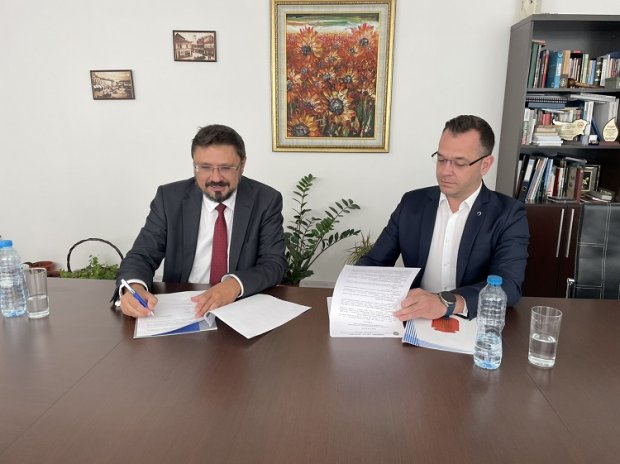 Генералният директор на БТА и кметът на Добрич подписаха договор за откриване на национален пресклуб на агенцията в града