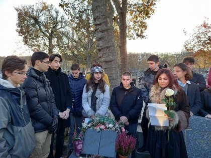 Литературно четене се състоя на гроба на Мина Тодорова край Париж Литературно четене се състоя на гроба на Мина Тодорова край Париж
