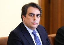 Министерството на финансите предлага допълнителни приходи от 1,2 млрд. лв. да се насочат за подпомагане на пенсионерите и ощетените от цената на тока небитови потребители