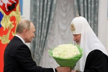 Президентът на Русия В. В. Путин награди Светейшия Патриарх Кирил с орден "Свети апостол Андрей Първозвани"