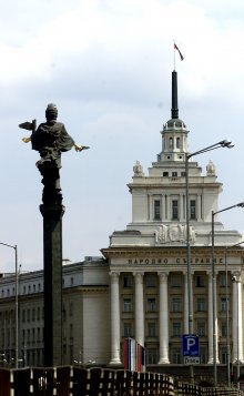 Парламентарната Комисия по енергетика отложи приемането на правила за предлагане на председател и един член на КЕВР