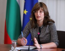 Foreign Minister Zaharieva Cables Condolences to Iranian Counterpart Zarif over Airplane Crash