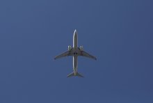Авиокомпании изпълняват "призрачни полети" с почти празни самолети