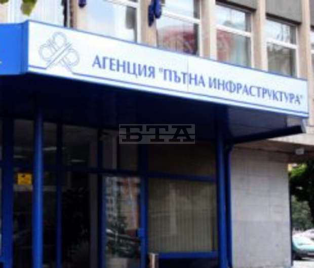 Движението в тунел "Блатино" на автомагистрала "Струма", при 54-ти км, в посока Кулата ще е в една лента днес и утре