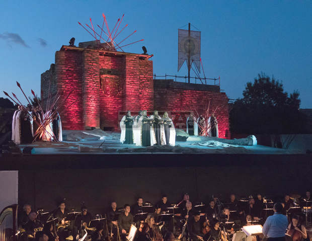 Варненската опера представя "Вълшебната флейта" на Моцарт за първи път под звездното небе на Царевец