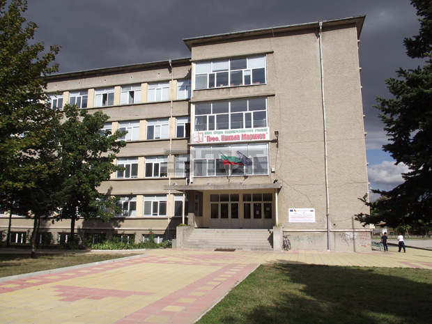 Деца от Търговище творят в помощ на свой съученик, училището призовава възрастните за подкрепа