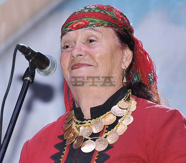 Валя Балканска е изнесла концерт в тетевенското село Български извор на традиционния му събор