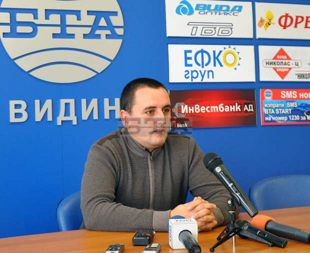 В една СИК в Дунавци преустановиха машинното гласуване заради техническа повреда В една СИК в Дунавци преустановиха машинното гласуване заради техническа повреда
