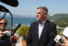 Юристите ще се произнесат доколко и как основанията в сигнала за отстраняването на главния прокурор могат да бъдат придвижени по законовия ред, заяви премиерът Стефан Янев