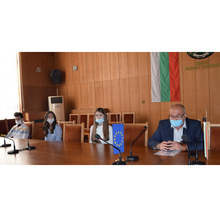 Областният управител на Велико Търново връчи почетното отличие "Национална диплома" на трима отличници