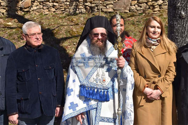 Отслужен е водосвет за рехабилитиран асфалтов път до Леворечкия манастир; Кирил Ананиев и Десислава Алхадова разгледаха Светата обител Отслужен е водосвет за рехабилитиран асфалтов път до Леворечкия манастир; Кирил Ананиев и Десислава Алхадова разгледаха Светата обител