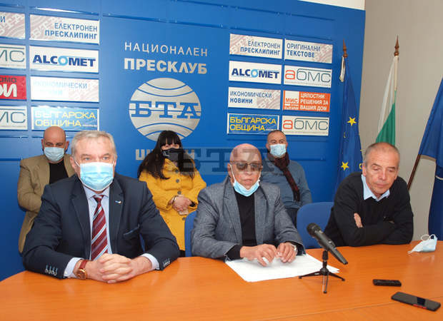 Доцент Атанас Мангъров подкрепи листата на ПП АБВ за Шуменския избирателен район и препоръча да се върнем към нормалния си начин на живот Доцент Атанас Мангъров подкрепи листата на ПП АБВ за Шуменския избирателен район и препоръча да се върнем към нормалния си начин на живот