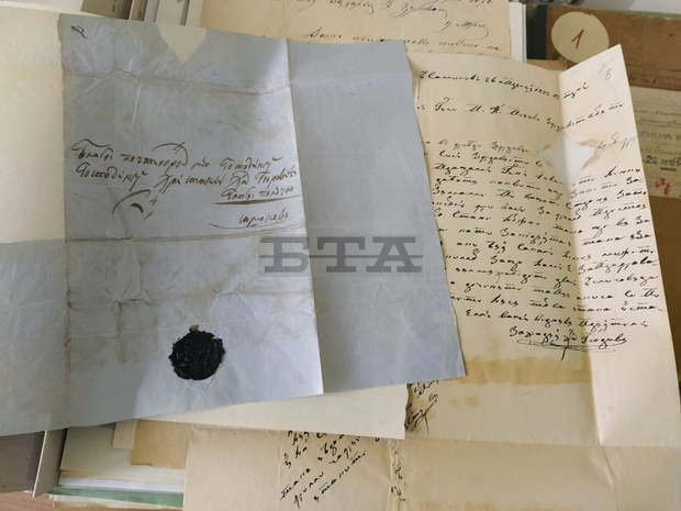 Реставрирани са 900 листа архивни документи в Перник Реставрирани са 900 листа архивни документи в Перник