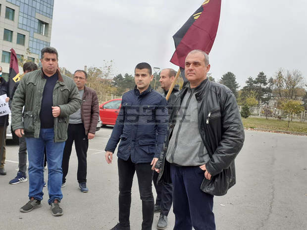 ВМРО продължава протестните действия срещу високите цени на ток, парно, газ, храни и услуги с автопоход в Русе ВМРО продължава протестните действия срещу високите цени на ток, парно, газ, храни и услуги с автопоход в Русе