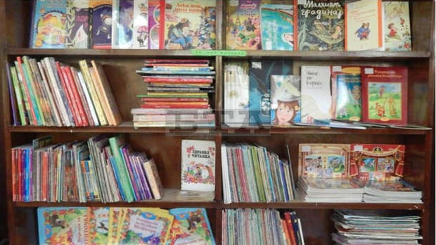 УНИБИТ дари 150 книги на читалището във видинското село Антимово УНИБИТ дари 150 книги на читалището във видинското село Антимово