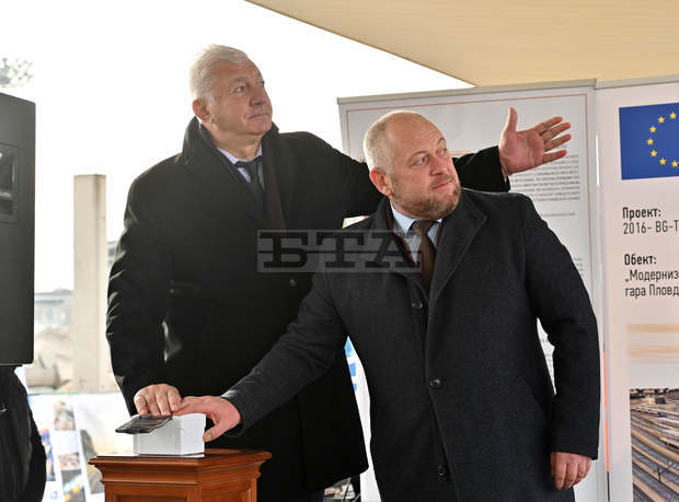 В Пловдив бе направена "първа копка" на пробива под Централна жп гара В Пловдив бе направена "първа копка" на пробива под Централна жп гара