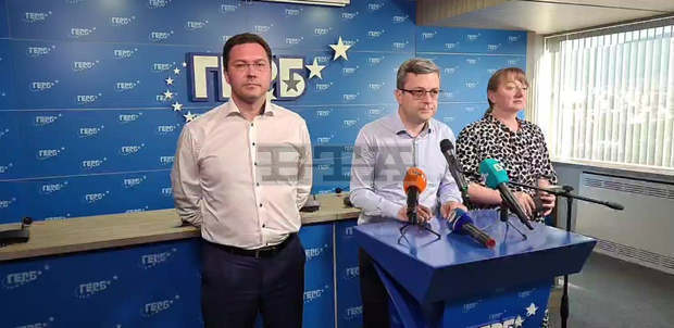 ГЕРБ поиска ЦИК да потърси отговорност от Бойко Рашков за нарушение на Изборния кодекс ГЕРБ поиска ЦИК да потърси отговорност от Бойко Рашков за нарушение на Изборния кодекс
