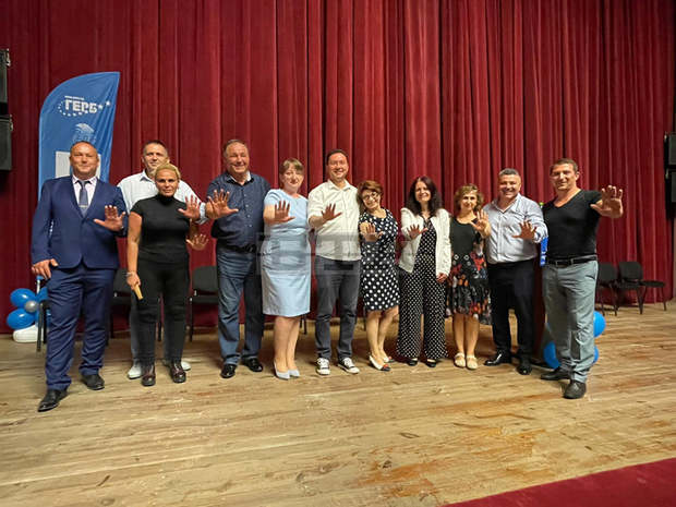 Старата номенклатура си иска властта, ГЕРБ сме пазители на демокрацията, заяви Даниел Митов в Разград Старата номенклатура си иска властта, ГЕРБ сме пазители на демокрацията, заяви Даниел Митов в Разград