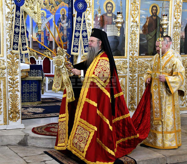 Пловдивският митрополит отслужи Архиерейска литургия за Ивановден в Хасково Пловдивският митрополит отслужи Архиерейска литургия за Ивановден в Хасково