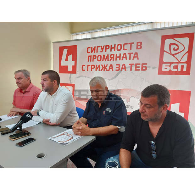 В Хасково коалиция "БСП за България" настоя да се спрат спекулациите за одържавяване на частния паркинг за тирове до "Капитан Андреево" В Хасково коалиция "БСП за България" настоя да се спрат спекулациите за одържавяване на частния паркинг за тирове до "Капитан Андреево"