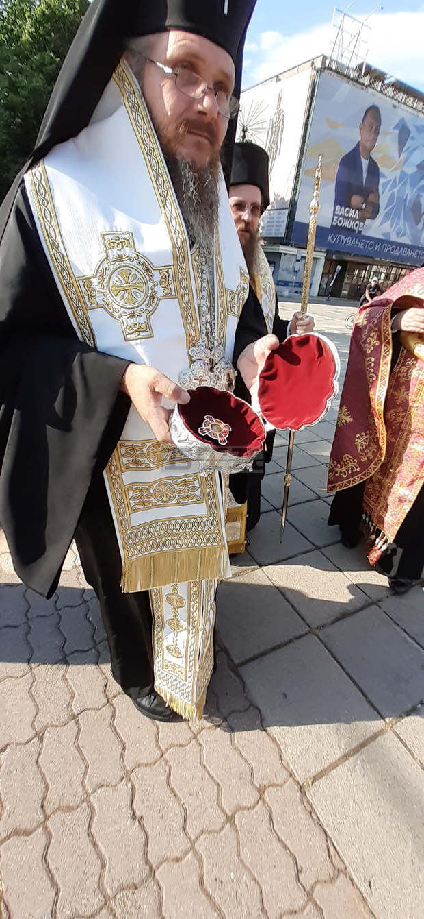 Икона и частица от мощите на Св. великомъченик Мина бяха посрещнати в Кюстендил