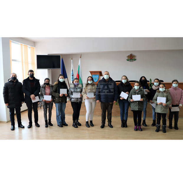 Наградени бяха учениците, включили се в конкурс за идеен проект на част от градска среда в Ардино Наградени бяха учениците, включили се в конкурс за идеен проект на част от градска среда в Ардино
