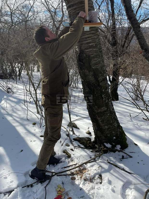 Хранилки за катерици поставиха в Природния парк "Сините камъни"