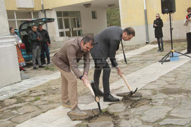 В Ямбол започна основен ремонт и модернизация на художествената галерия "Жорж Папазов" В Ямбол започна основен ремонт и модернизация на художествената галерия "Жорж Папазов"