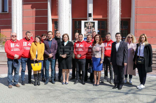 Корнелия Нинова в Хасково: "Време е за справедлива промяна"! Корнелия Нинова в Хасково: "Време е за справедлива промяна"!