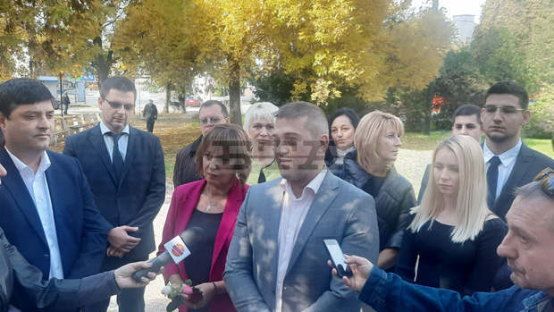 Манолова: В следващия парламент ще предложим отпадане на ДДС върху тока, както призова и ЕК Манолова: В следващия парламент ще предложим отпадане на ДДС върху тока, както призова и ЕК