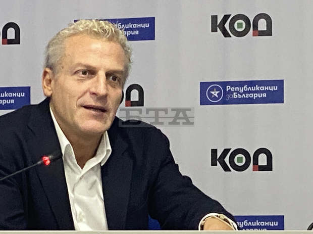 "Липсата на политическо лидерство е причината за задълбочаване на кризата с COVID-19 в България", заявява лидерът на КОД Петър Москов "Липсата на политическо лидерство е причината за задълбочаване на кризата с COVID-19 в България", заявява лидерът на КОД Петър Москов