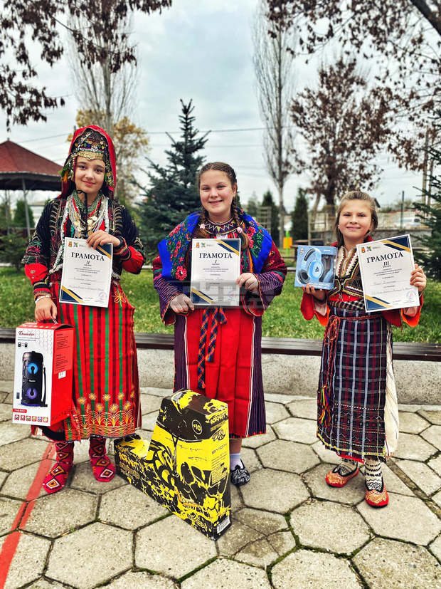 Раздадоха награди на ученици от Хасково, представили старини от архива на баба и дядо Раздадоха награди на ученици от Хасково, представили старини от архива на баба и дядо