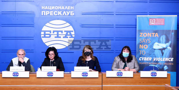 Домашното насилие расте стремглаво по време на пандемия, предупредиха експерти Домашното насилие расте стремглаво по време на пандемия, предупредиха експерти