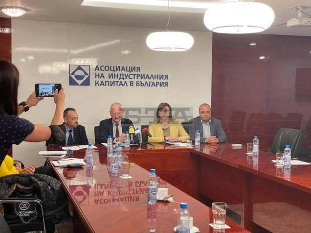Председателят на БСП Корнелия Нинова се срещна с работодателските организации по тяхна покана Председателят на БСП Корнелия Нинова се срещна с работодателските организации по тяхна покана