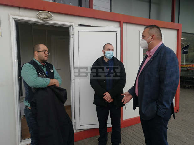 Сливен е добър пример за сътрудничество между институциите за овладяване на епидемията, смята областният управител Сливен е добър пример за сътрудничество между институциите за овладяване на епидемията, смята областният управител