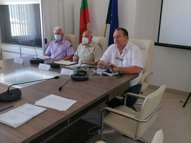 Областната управа във Враца вече е подготвила сградата на театъра за преброителен център след края на изборния ден Областната управа във Враца вече е подготвила сградата на театъра за преброителен център след края на изборния ден