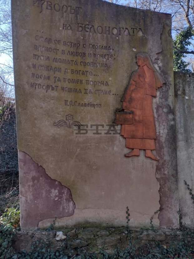 Руши се исторически паметник на културата край Харманли, сигнализира общественик и творец Руши се исторически паметник на културата край Харманли, сигнализира общественик и творец