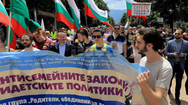 Българските патриоти правят довечера шествие във Варна в защита на традиционното християнско семейство Българските патриоти правят довечера шествие във Варна в защита на традиционното християнско семейство