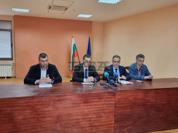 Отношенията в семейството не са давали основания на полицията да се съмнява, че убитото дете в Плевенско е било в опасност Отношенията в семейството не са давали основания на полицията да се съмнява, че убитото дете в Плевенско е било в опасност
