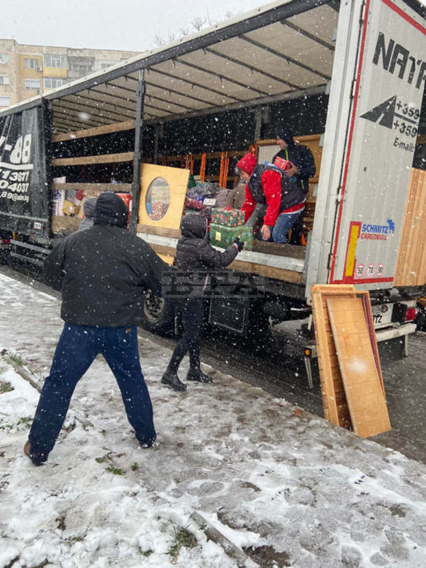 Сдружение ще зарадва с коледни подаръци деца и възрастни в нужда от област Разград Сдружение ще зарадва с коледни подаръци деца и възрастни в нужда от област Разград