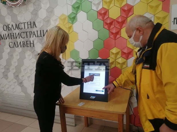 Шест пробни машини за гласуване пристигнаха в област Сливен Шест пробни машини за гласуване пристигнаха в област Сливен