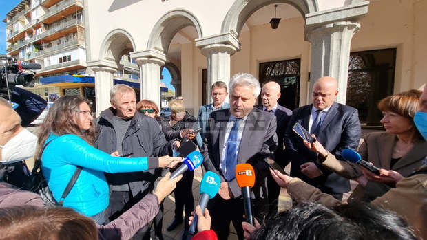 До момента няма данни, че допълнително внесени машини от "Сиела Норма" са предназначени за изборни манипулации, заяви министър Бойко Рашков До момента няма данни, че допълнително внесени машини от "Сиела Норма" са предназначени за изборни манипулации, заяви министър Бойко Рашков
