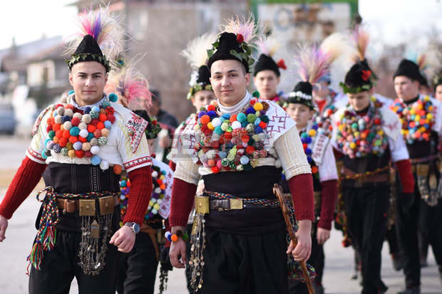 Два дни в Съединение обикалят сурвакари, наричат за здраве и берекет