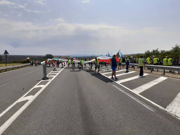 Работниците на "Автомагистрали-Черно море" в Шумен прекратиха днешния си протест