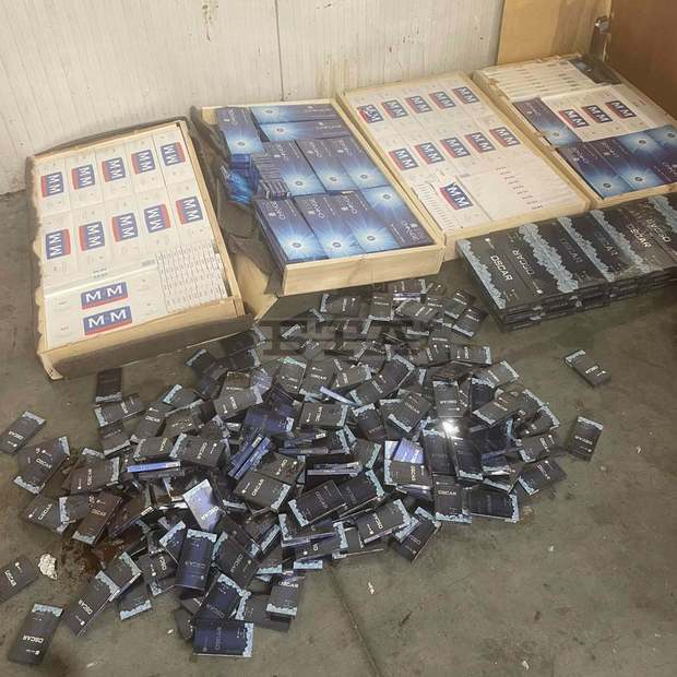 Митничари на Капитан Андреево откриха тютюневи изделия в картини